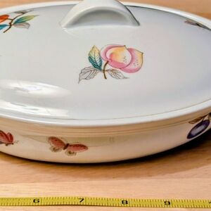 Oven To Table Cookware ware 7235 Fruit. Ceramic Serving Dish with Lid
